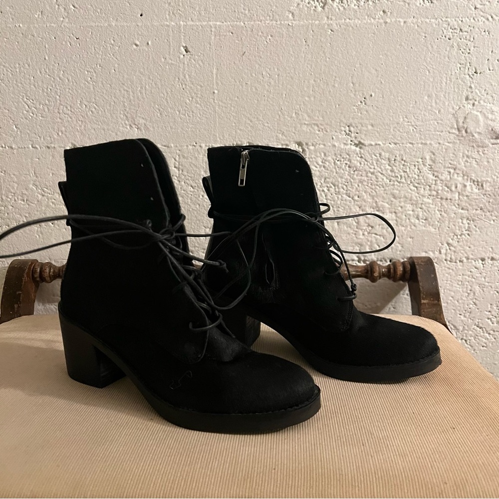 NWOB UGG 6.5 Oriana Exotic Boot Lace Up Black